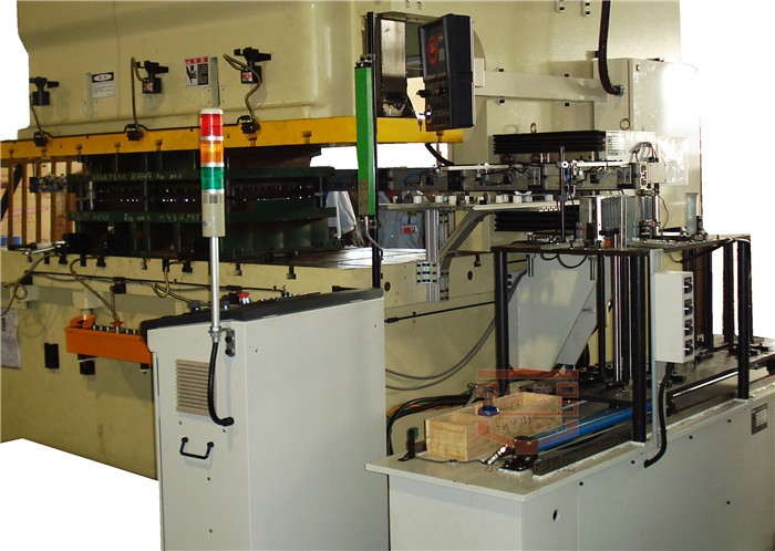 從結(jié)構(gòu)到控制:全面解讀單機(jī)多工位機(jī)械手的技術(shù)優(yōu)勢