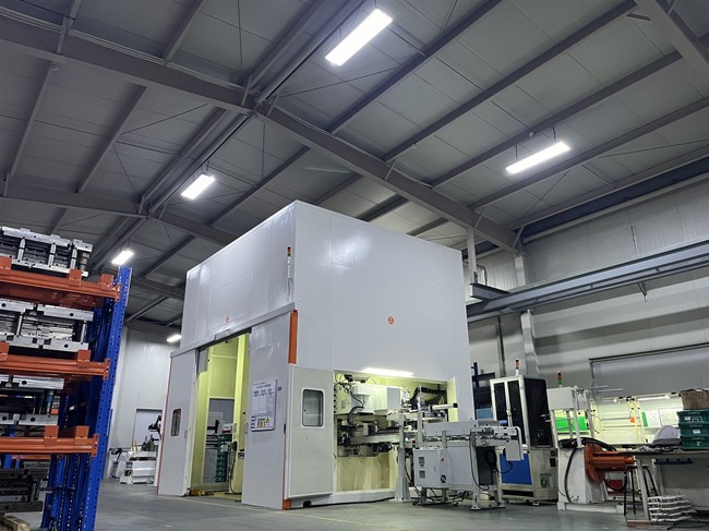 三次元機(jī)械手:驅(qū)動(dòng)多工序沖壓自動(dòng)化聯(lián)動(dòng)的核心引擎