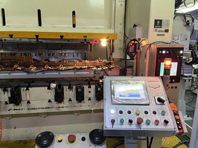 三次元機(jī)械手主要由哪些部分組成?